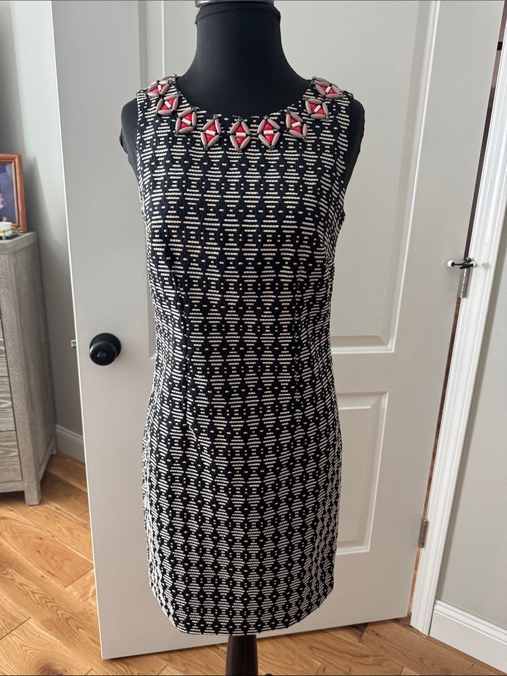 Trina Turk black/white JEWEL NECK dress-size 4